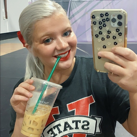 Meet your Posher, Kelsey - Picture 2 of 4